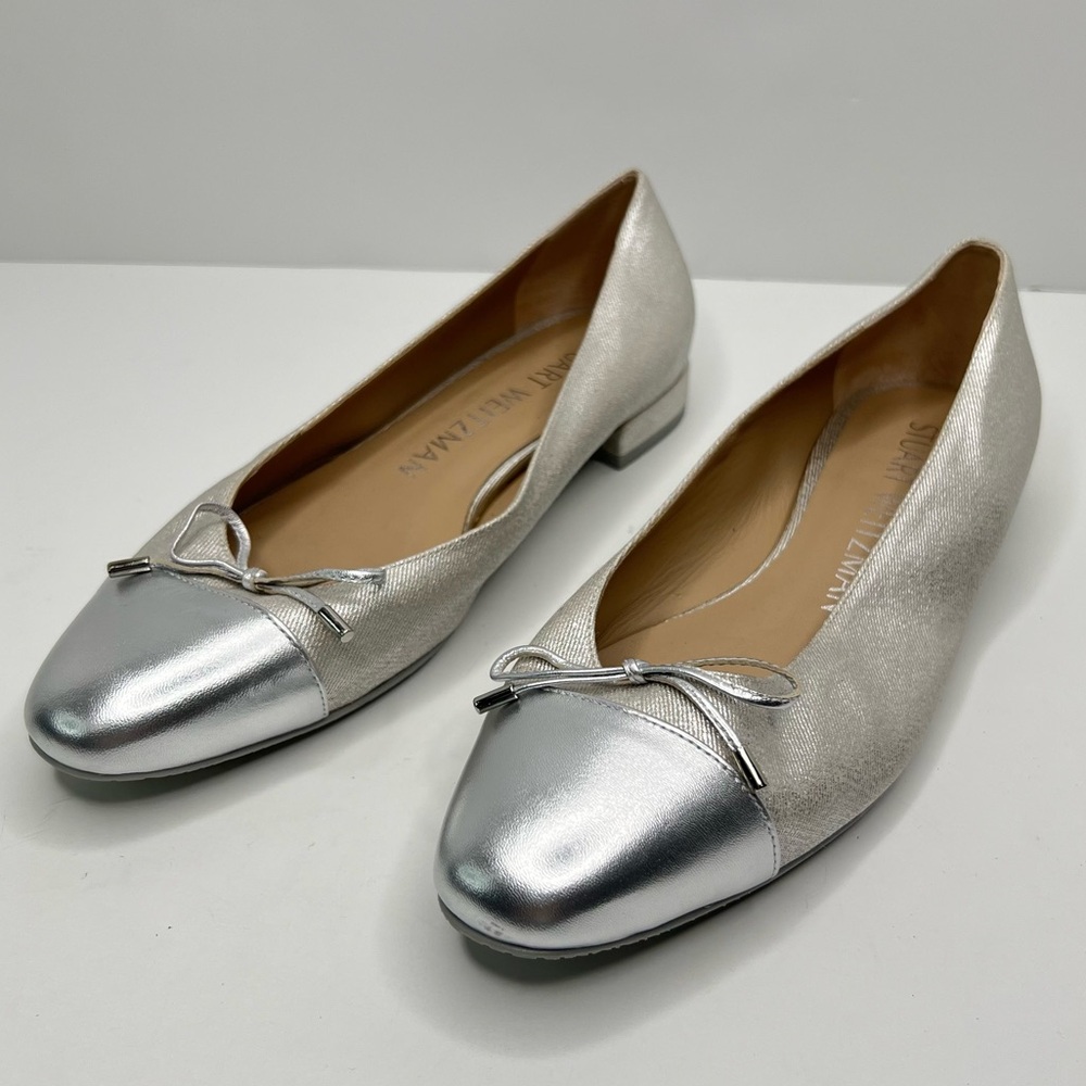 Stuart Weitzman Sleek Bow Flat in Metallic Silver Size 9